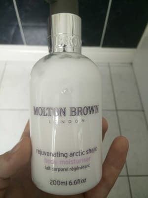 Rejuvenating Arctic shajio body moisturiser