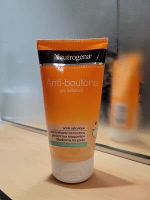Anti-boutons gel exfoliant