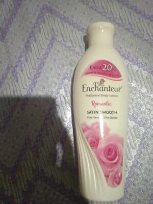 Enchanteur 250 ml Selangor, Malaysia. LOSYEN HARUMAN BADAN pamper you to perfection. skin optimum moisturisation and nourishment. Ingredients: Water, Glyceryl Stearate, Fragrance, Isopropyl Myristate,